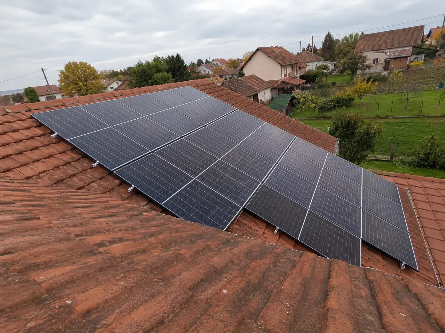 Solarni paneli na krovu porodične kuće